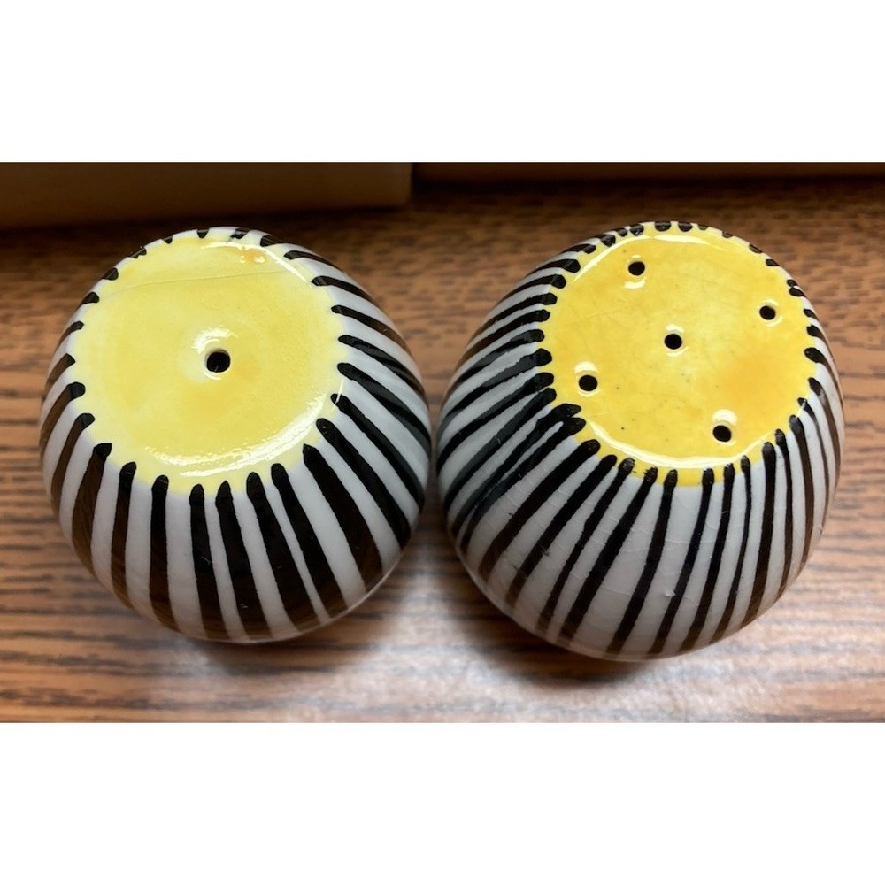 Vintage Secla Black & White Drum Style Salt & Pepper Shakers Portugal - Picture 10 of 15